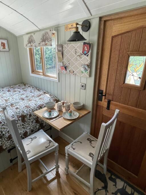 Forest View Shepherd Hut Ewhurst Exterior photo