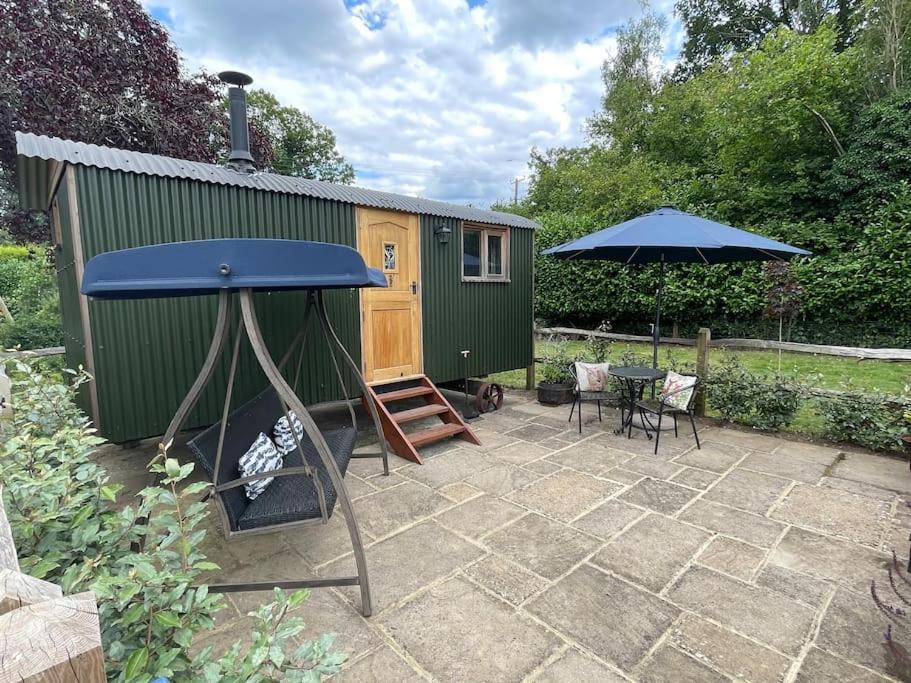 Forest View Shepherd Hut Ewhurst Exterior photo